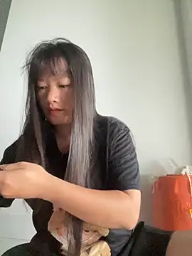 TrangNemo online show from October 24, 2025, 11:45 pm