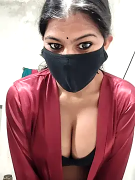 Miya sistar online show from November 24, 2025, 6:18 pm