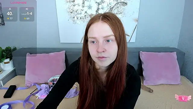 Evarey  online show from December 2, 2025, 6:19 am