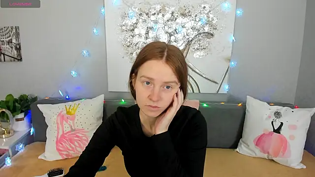 Evarey  online show from December 15, 2025, 5:12 am