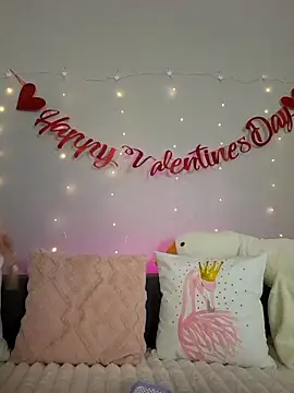 Evarey  online show from February 19, 2026, 5:03 am