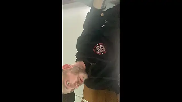 MolleDolle online show from October 7, 2025, 9:06 am