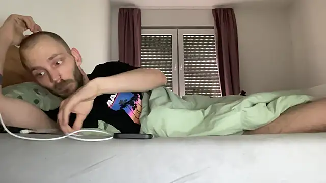 MolleDolle online show from October 9, 2025, 1:42 pm