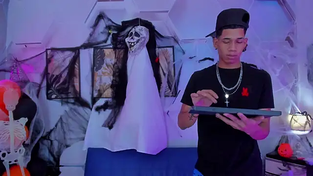 Little nicoll online show from October 29, 2025, 11:50 pm