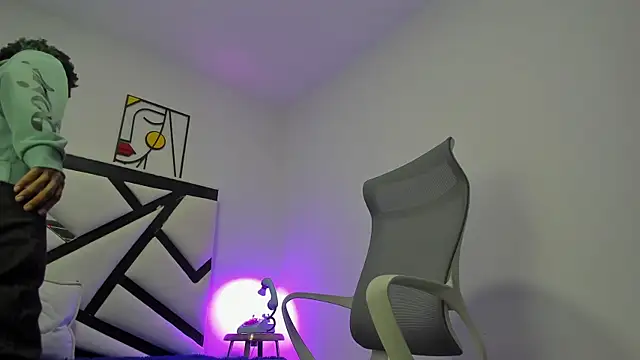 Snapshot of REDBRYAN_EBANO chatting on October 17, 2025, 7:27 pm REDBRYAN EBANO online show from October 17, 2025, 7:27 pm