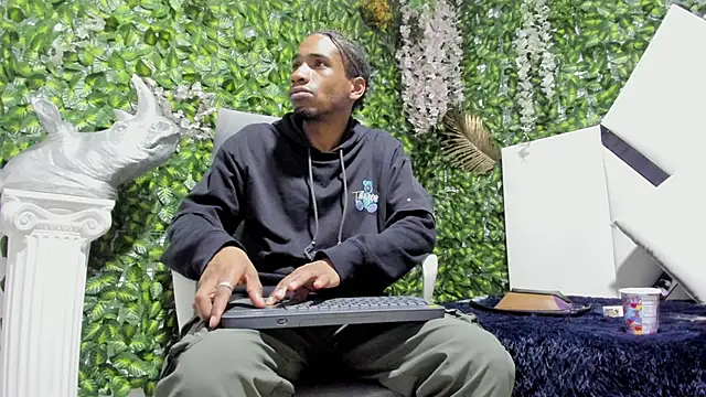 Snapshot of REDBRYAN_EBANO chatting on November 5, 2025, 8:31 pm REDBRYAN EBANO online show from November 5, 2025, 8:31 pm