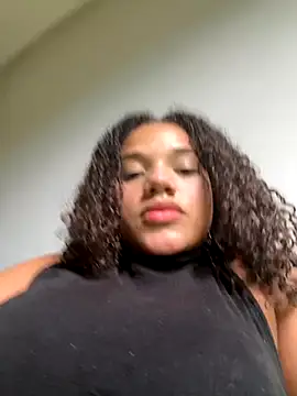 Snapshot of Bombomziin chatting on October 12, 2025, 6:51 pm Bombomziin online show from October 12, 2025, 6:51 pm