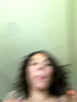 Snapshot of Bombomziin chatting on October 17, 2025, 7:05 pm Bombomziin online show from October 17, 2025, 7:05 pm