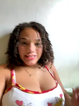 Snapshot of Bombomziin chatting on October 18, 2025, 3:35 pm Bombomziin online show from October 18, 2025, 3:35 pm