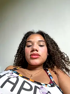 Snapshot of Bombomziin chatting on October 20, 2025, 5:35 pm Bombomziin online show from October 20, 2025, 5:35 pm