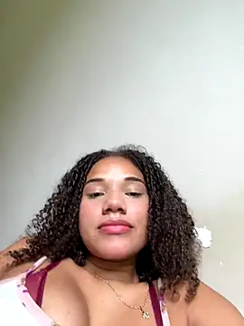 Snapshot of Bombomziin chatting on November 4, 2025, 4:28 pm Bombomziin online show from November 4, 2025, 4:28 pm