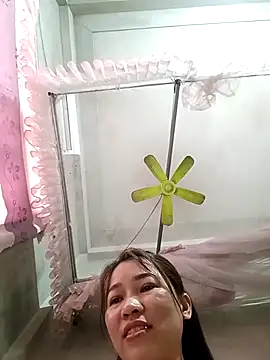 Snapshot of ladzy_sexy chatting on March 18, 2026, 5:10 am ladzy sexy online show from March 18, 2026, 5:10 am