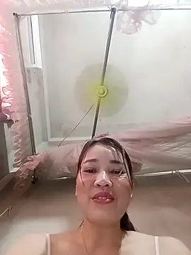 Snapshot of ladzy_sexy chatting on April 8, 2026, 6:35 am ladzy sexy online show from April 8, 2026, 6:35 am