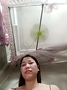 Snapshot of ladzy_sexy chatting on April 8, 2026, 10:43 pm ladzy sexy online show from April 8, 2026, 10:43 pm