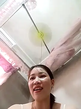 Snapshot of ladzy_sexy chatting on April 10, 2026, 7:02 am ladzy sexy online show from April 10, 2026, 7:02 am