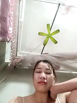 Snapshot of ladzy_sexy chatting on April 11, 2026, 4:00 pm ladzy sexy online show from April 11, 2026, 4:00 pm