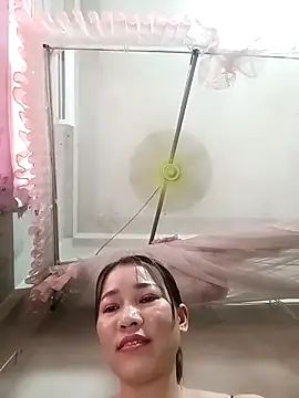 Snapshot of ladzy_sexy chatting on April 12, 2026, 7:35 am ladzy sexy online show from April 12, 2026, 7:35 am