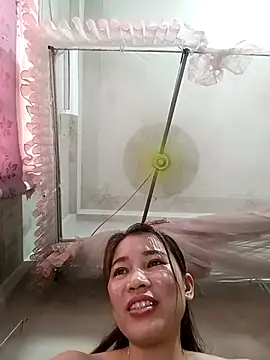 Snapshot of ladzy_sexy chatting on April 15, 2026, 5:25 am ladzy sexy online show from April 15, 2026, 5:25 am