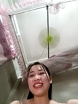 Snapshot of ladzy_sexy chatting on April 15, 2026, 6:04 pm ladzy sexy online show from April 15, 2026, 6:04 pm