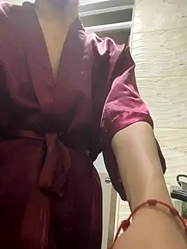 SiaraRealist online show from November 3, 2025, 12:02 am