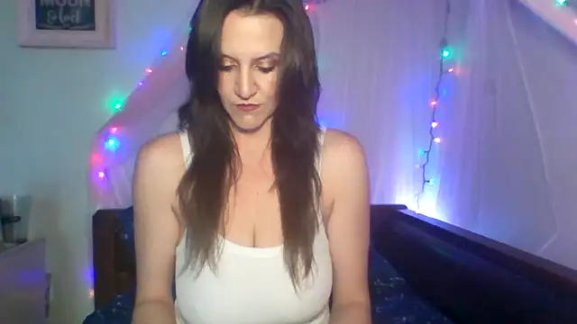 Snapshot of easy_briezy chatting on November 24, 2025, 9:03 pm easy briezy online show from November 24, 2025, 9:03 pm