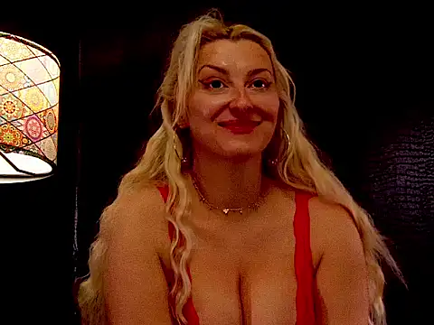 LeticiaReys online show from February 2, 2026, 6:28 pm