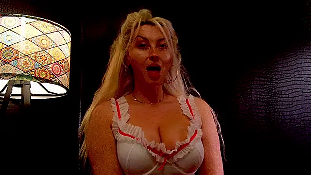 LeticiaReys online show from March 3, 2026, 1:06 pm