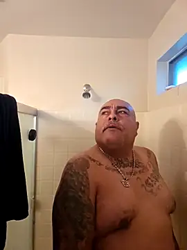 Snapshot of B1GLO chatting on November 11, 2025, 2:06 pm B1GLO online show from November 11, 2025, 2:06 pm