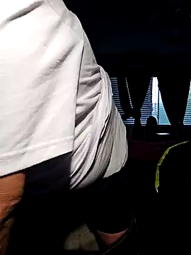 Snapshot of B1GLO chatting on November 29, 2025, 12:13 am B1GLO online show from November 29, 2025, 12:13 am