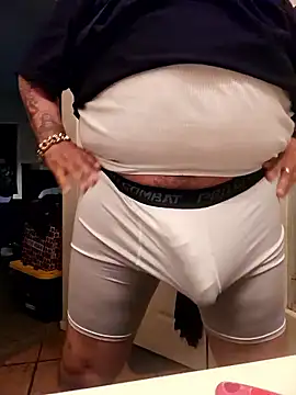 Snapshot of B1GLO chatting on January 7, 2026, 11:18 pm B1GLO online show from January 7, 2026, 11:18 pm