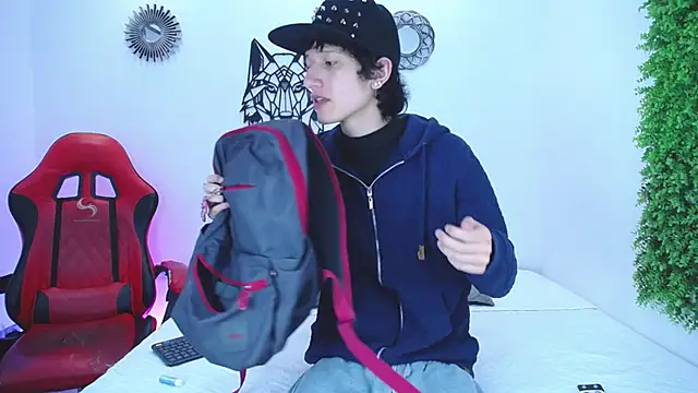 Snapshot of Emo_Boy_ chatting on November 12, 2025, 12:49 pm Emo Boy online show from November 12, 2025, 12:49 pm