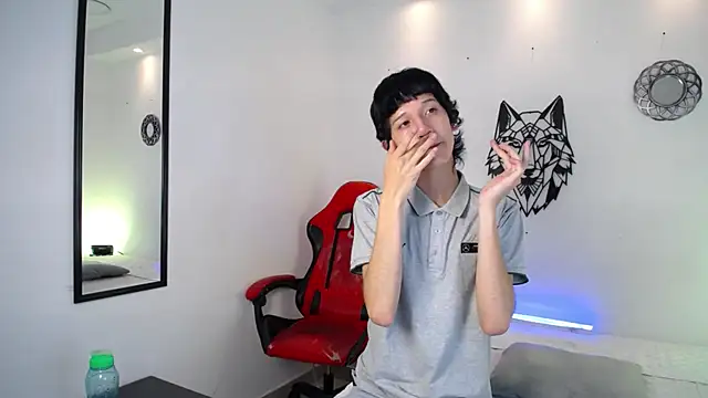 Snapshot of Emo_Boy_ chatting on December 14, 2025, 12:32 pm Emo Boy online show from December 14, 2025, 12:32 pm