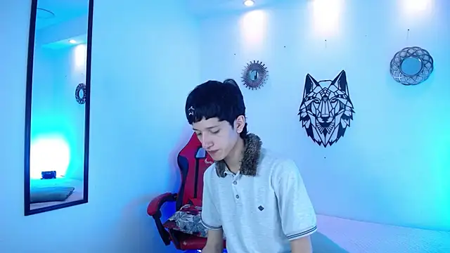 Snapshot of Emo_Boy_ chatting on January 8, 2026, 8:33 pm Emo Boy online show from January 8, 2026, 8:33 pm