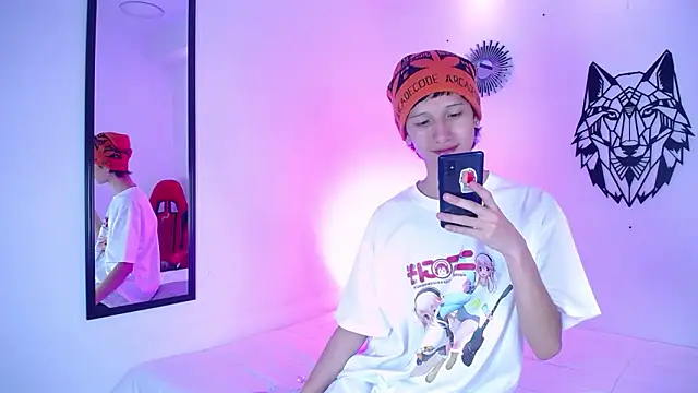 Snapshot of Emo_Boy_ chatting on January 15, 2026, 12:43 pm Emo Boy online show from January 15, 2026, 12:43 pm