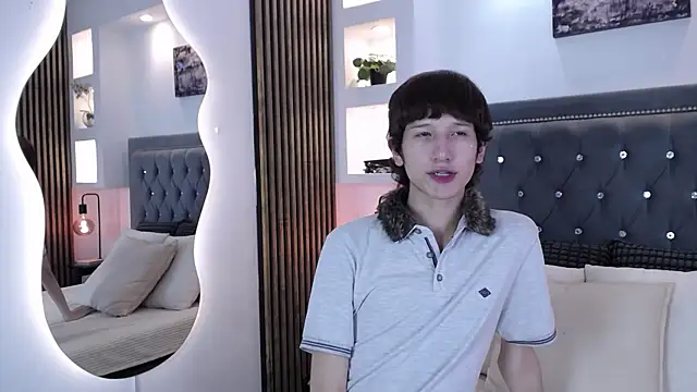 Emo Boy  online show from April 11, 2026, 8:13 pm