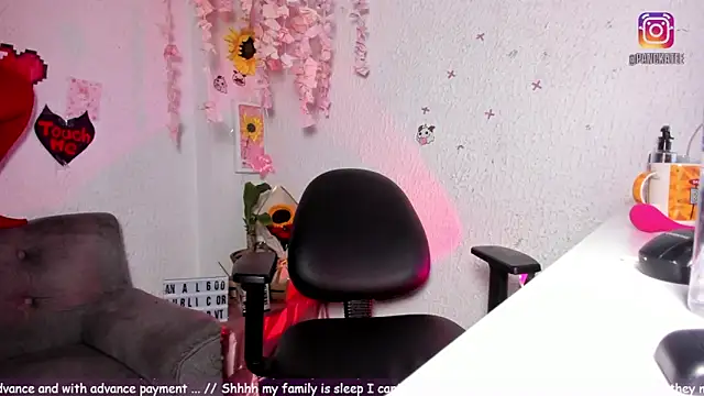 Emilycollei online show from March 15, 2026, 4:29 am