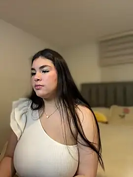 Isabella LaRue online show from February 16, 2026, 7:43 pm