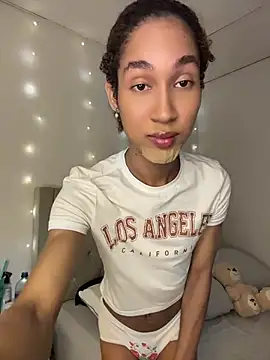Snapshot of Chloe_Celeste chatting on August 4, 2026, 1:53 am Chloe Celeste online show from August 4, 2026, 1:53 am