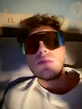 Snapshot of Kaeell chatting on November 16, 2025, 11:43 pm Kaeell online show from November 16, 2025, 11:43 pm