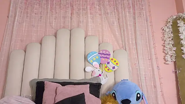 SweetRenata  online show from April 17, 2026, 12:41 pm