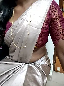 Snapshot of Tamilmallu-duskygirl03 chatting on January 17, 2026, 6:18 am Tamilmallu-duskygirl03 online show from January 17, 2026, 6:18 am