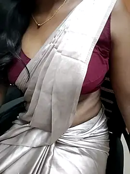 Snapshot of Tamilmallu-duskygirl03 chatting on March 9, 2026, 6:39 am Tamilmallu-duskygirl03 online show from March 9, 2026, 6:39 am