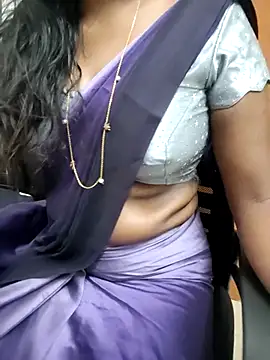 Snapshot of Tamilmallu-duskygirl03 chatting on April 8, 2026, 5:18 am Tamilmallu-duskygirl03 online show from April 8, 2026, 5:18 am