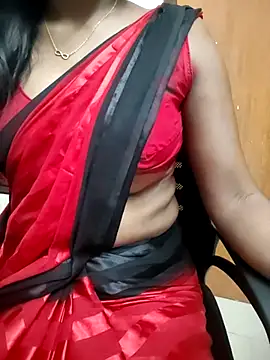 Snapshot of Tamilmallu-duskygirl03 chatting on April 12, 2026, 5:01 am Tamilmallu-duskygirl03 online show from April 12, 2026, 5:01 am