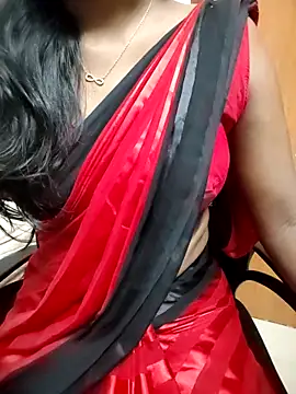 Snapshot of Tamilmallu-duskygirl03 chatting on April 12, 2026, 5:18 pm Tamilmallu-duskygirl03 online show from April 12, 2026, 5:18 pm