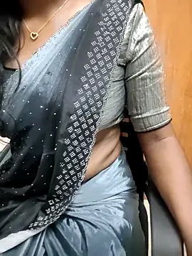 Snapshot of Tamilmallu-duskygirl03 chatting on April 16, 2026, 5:08 am Tamilmallu-duskygirl03 online show from April 16, 2026, 5:08 am