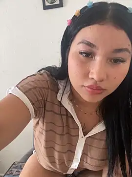 Snapshot of Vicky_bloonde chatting on October 14, 2025, 7:03 pm Vicky bloonde online show from October 14, 2025, 7:03 pm