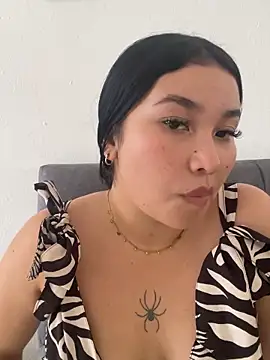 Snapshot of Vicky_bloonde chatting on October 15, 2025, 7:03 pm Vicky bloonde online show from October 15, 2025, 7:03 pm