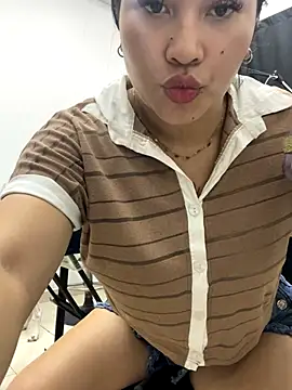Snapshot of Vicky_bloonde chatting on October 16, 2025, 7:59 pm Vicky bloonde online show from October 16, 2025, 7:59 pm