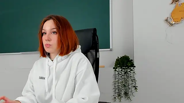 ClaireMathis online show from April 11, 2026, 2:32 pm